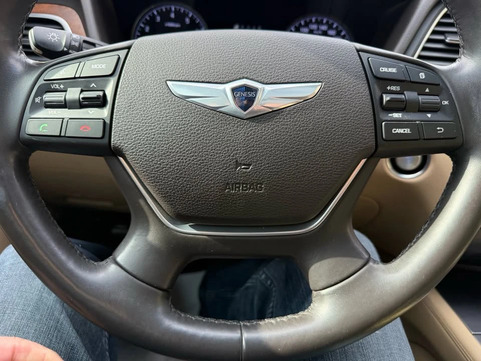2015 Hyundai Genesis - Image 18 of 20