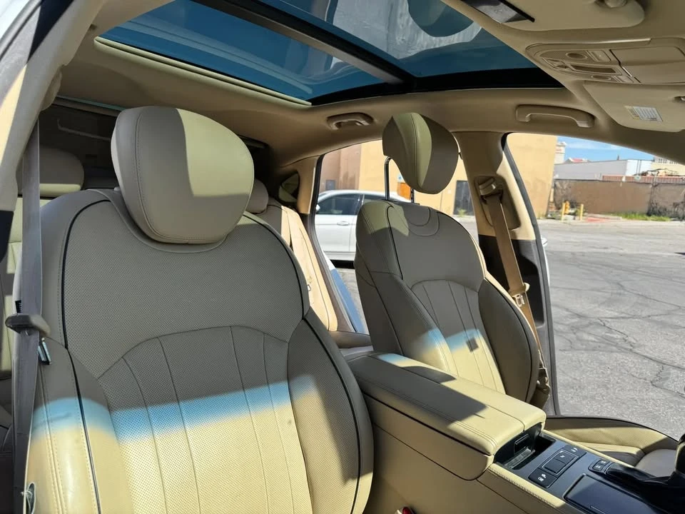 2015 Hyundai Genesis - Image 17 of 20