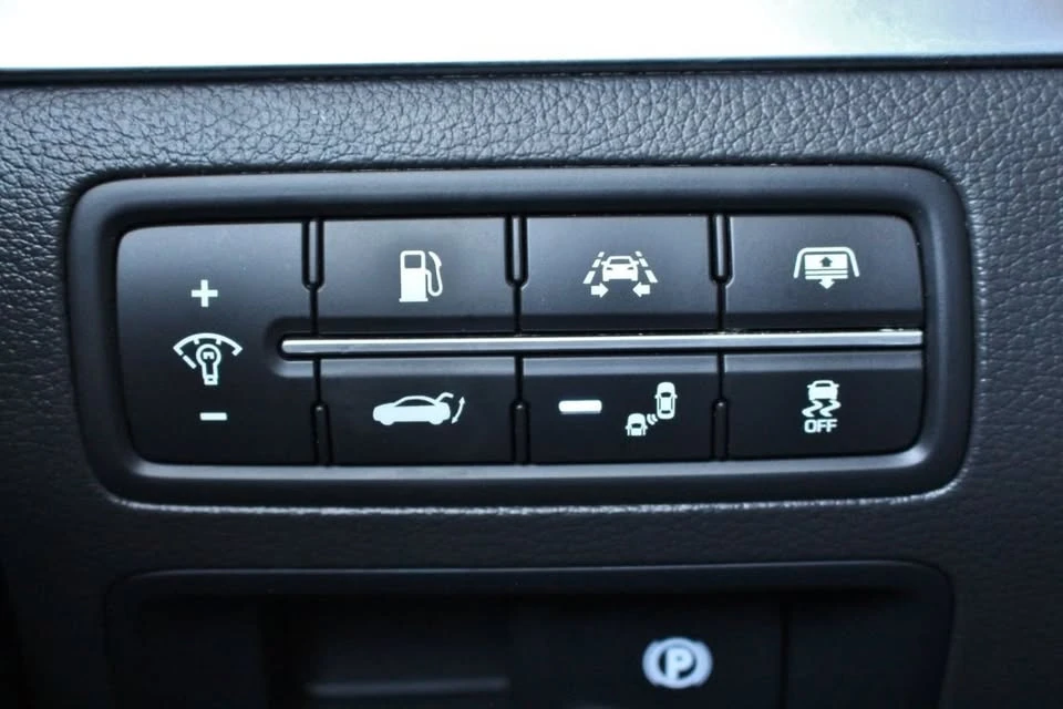 2015 Hyundai Genesis - Image 15 of 20