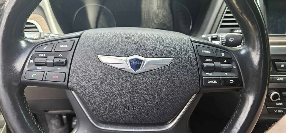 2015 Hyundai Genesis - Image 14 of 16