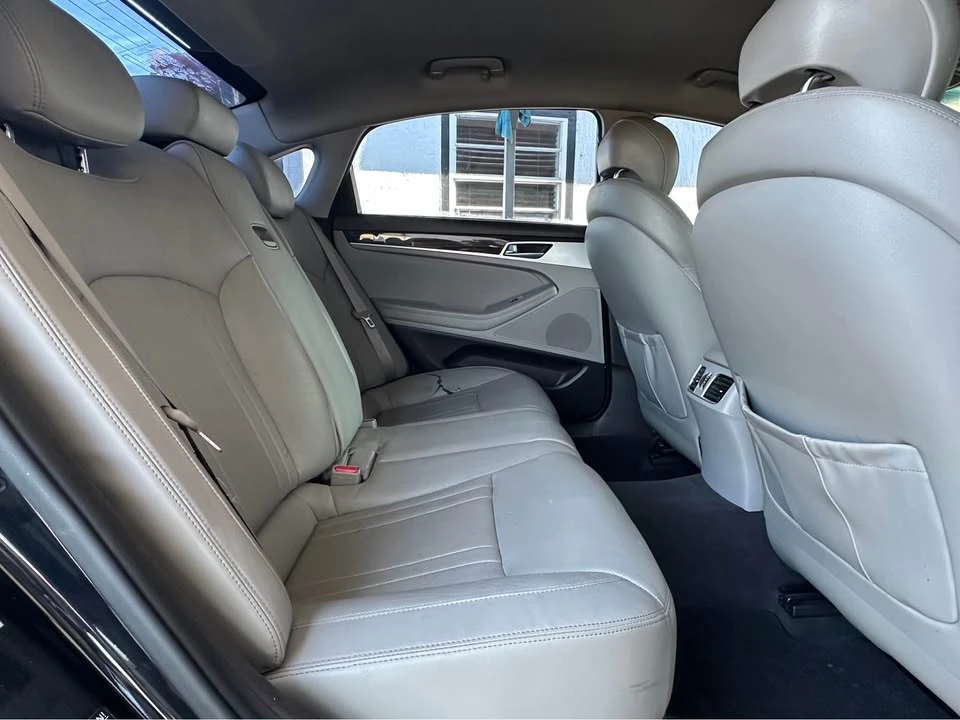 2015 Hyundai Genesis - Image 15 of 18