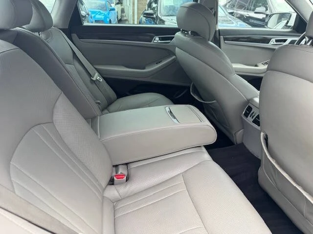 2015 Hyundai Genesis - Image 12 of 16