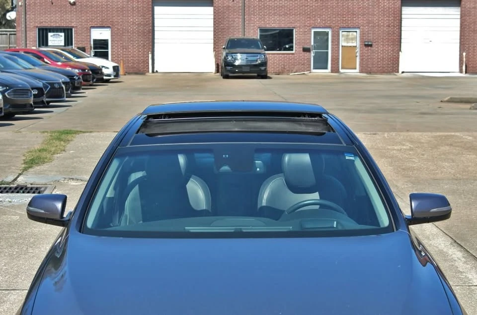 2015 Hyundai Genesis - Image 2 of 20