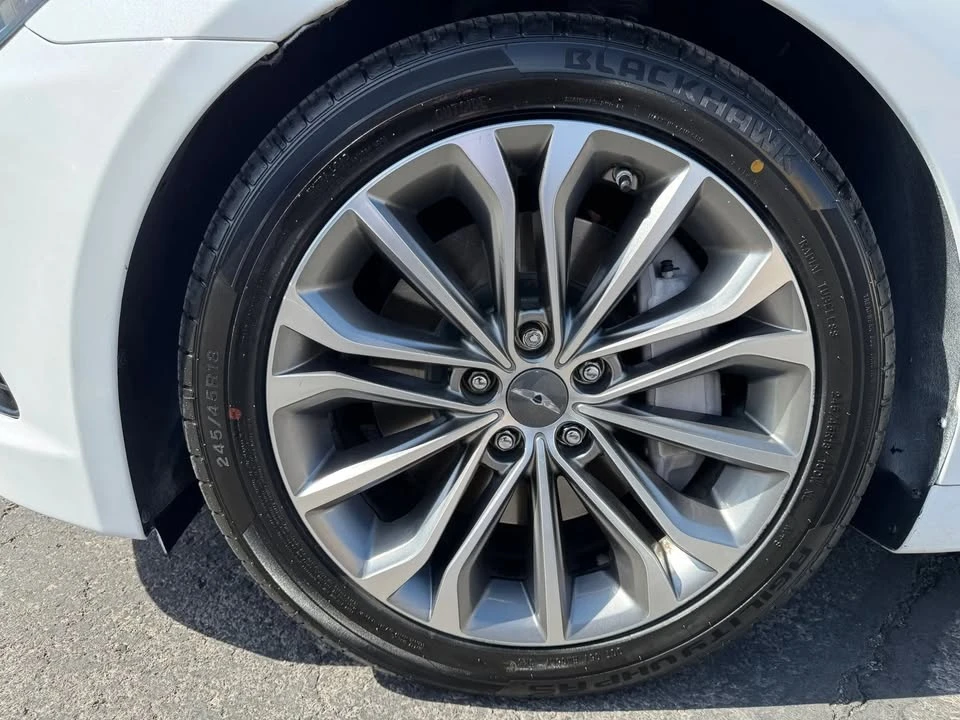 2015 Hyundai Genesis - Image 8 of 20