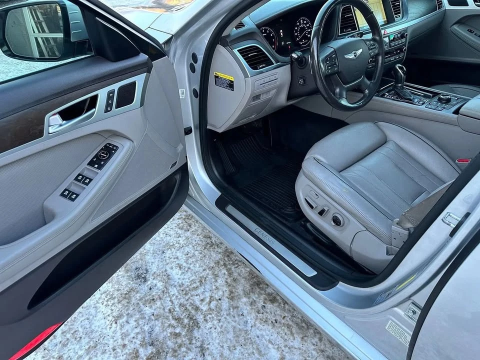 2015 Hyundai Genesis - Image 9 of 20