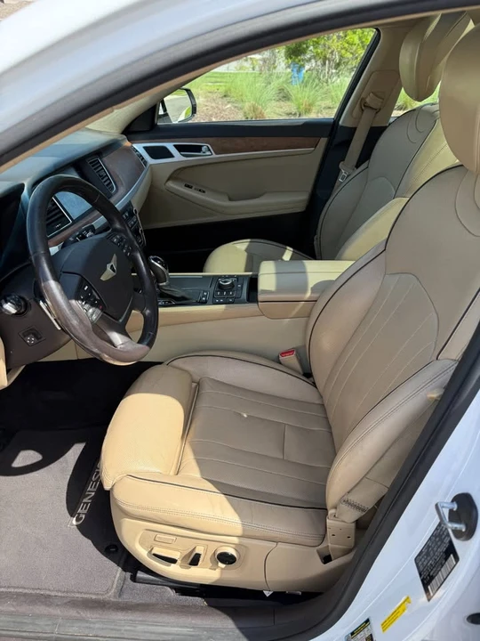 2015 Hyundai Genesis - Image 13 of 20
