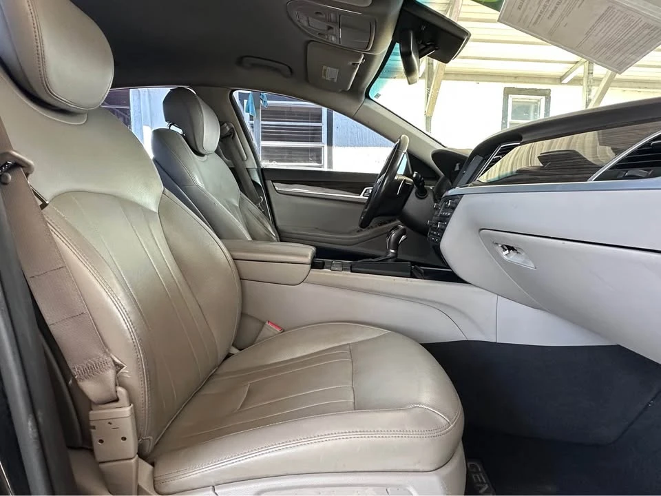 2015 Hyundai Genesis - Image 14 of 18