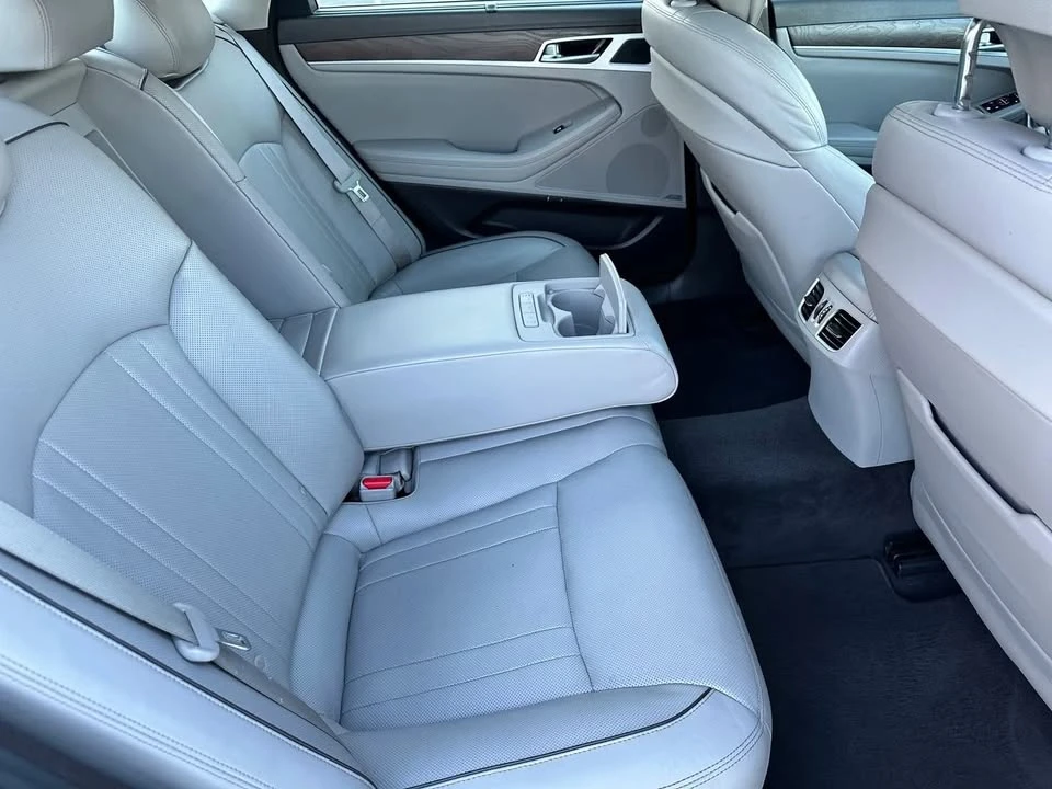 2015 Hyundai Genesis - Image 18 of 20