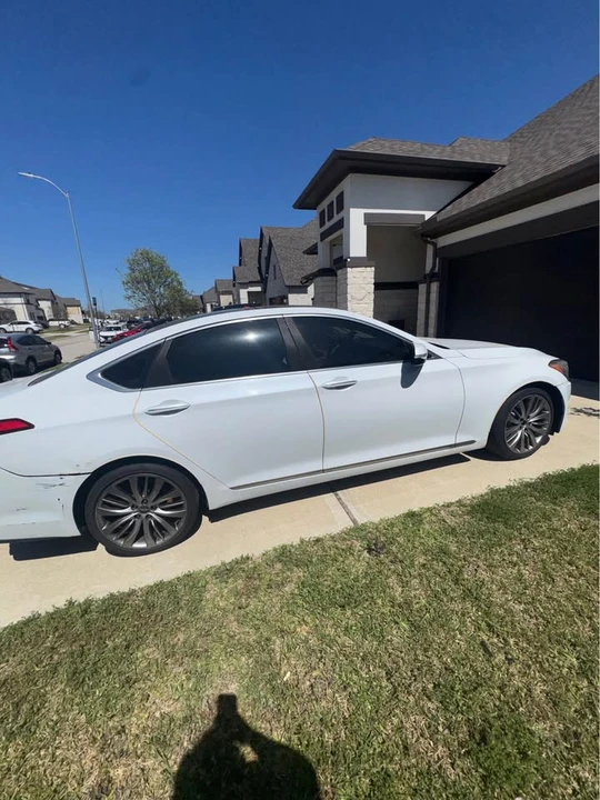 2015 Hyundai Genesis - Image 4 of 10