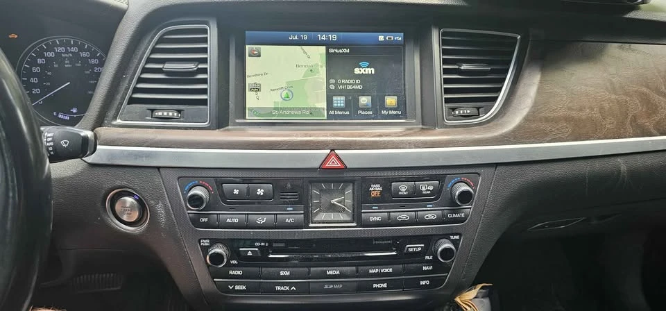 2015 Hyundai Genesis - Image 11 of 16