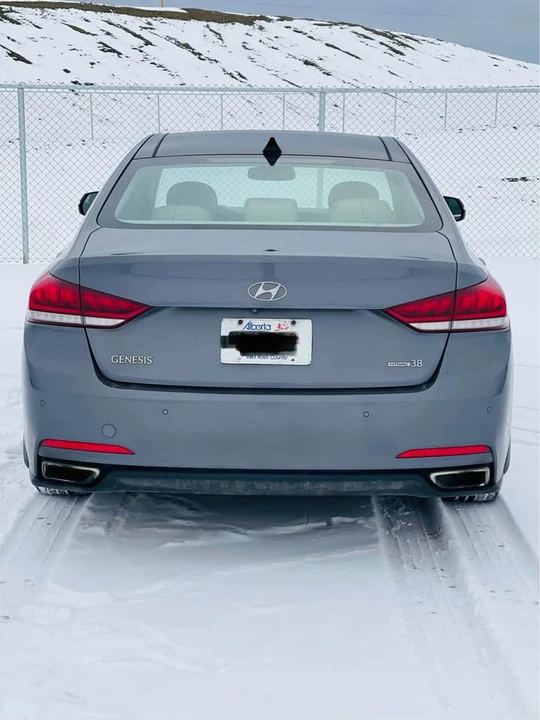 2015 Hyundai Genesis - Image 12 of 20