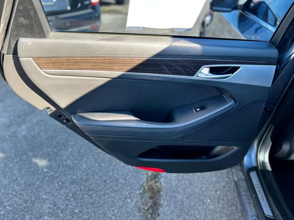 2015 Hyundai Genesis - Image 14 of 20