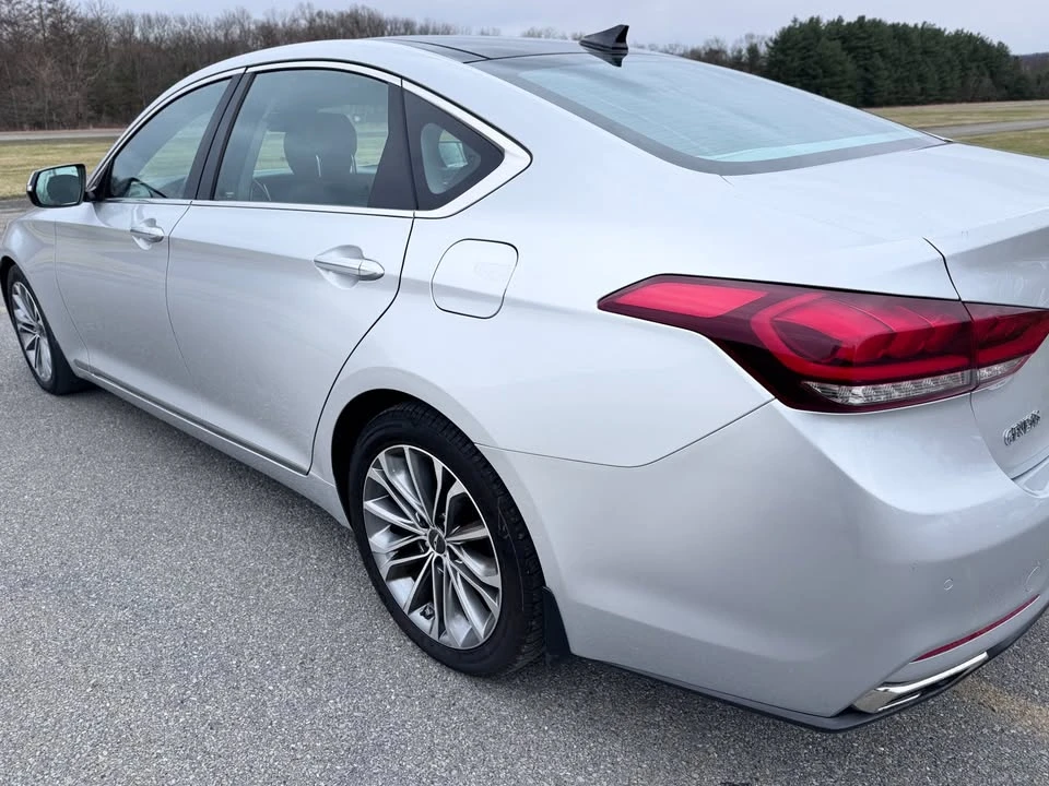 2015 Hyundai Genesis - Image 10 of 17
