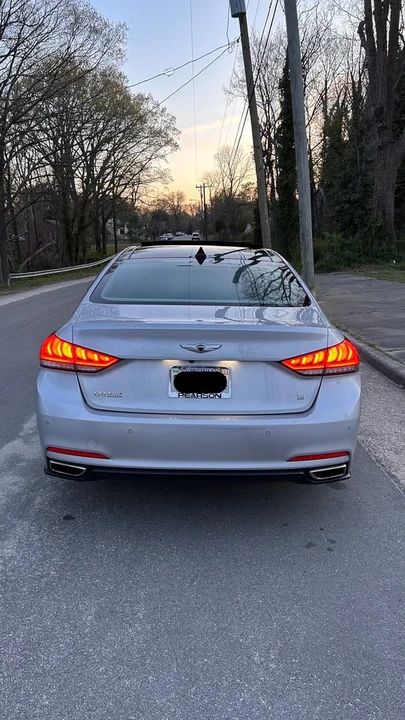 2015 Hyundai Genesis - Image 13 of 19