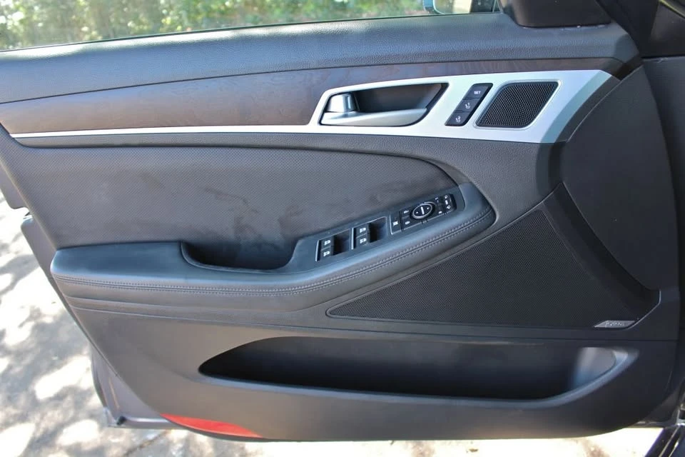 2015 Hyundai Genesis - Image 16 of 20