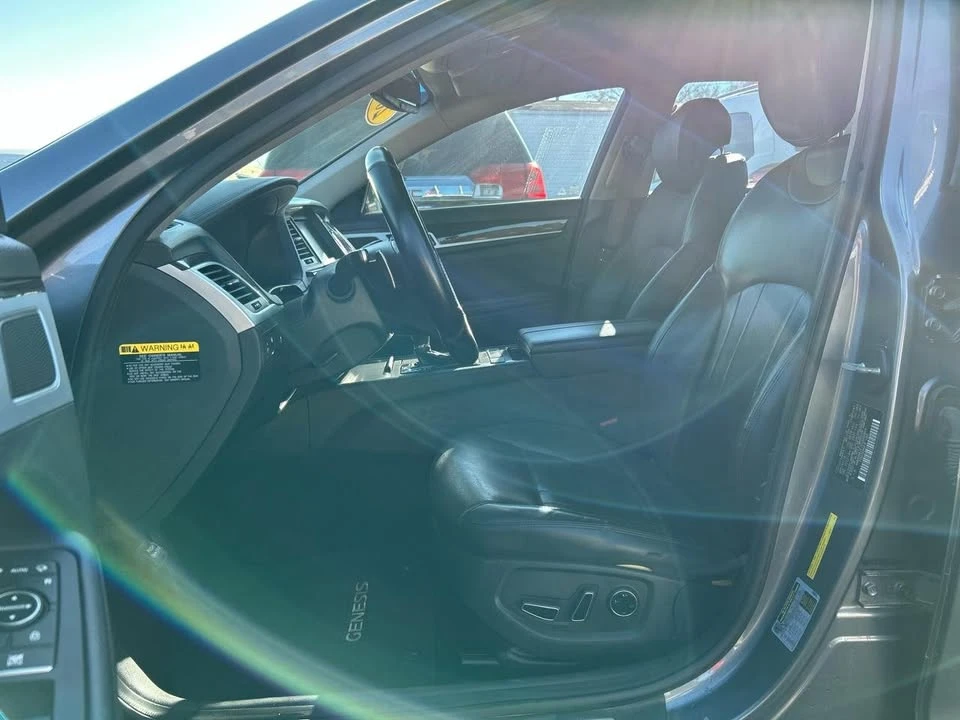 2015 Hyundai Genesis - Image 18 of 20