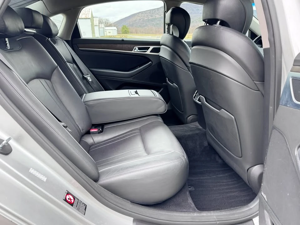 2015 Hyundai Genesis - Image 14 of 17
