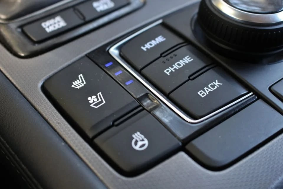 2015 Hyundai Genesis - Image 12 of 20