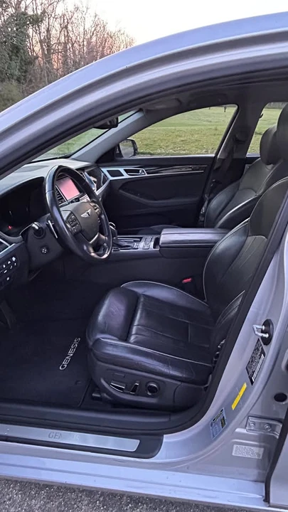 2015 Hyundai Genesis - Image 8 of 19