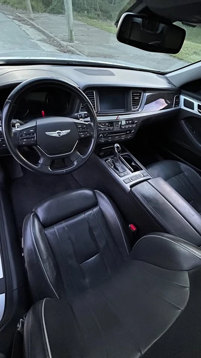 2015 Hyundai Genesis - Image 9 of 19