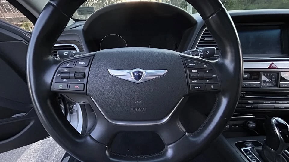 2015 Hyundai Genesis - Image 10 of 19