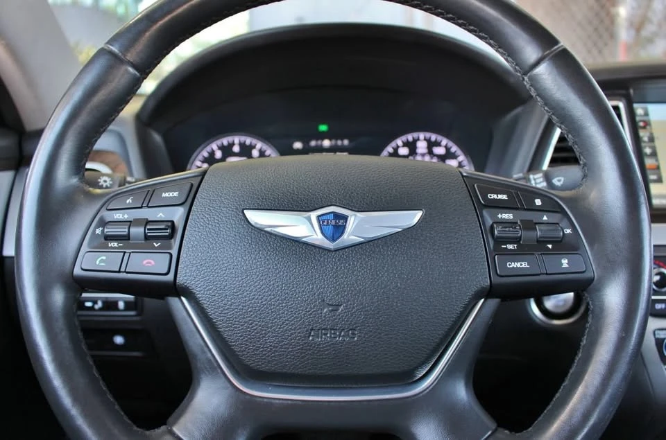 2015 Hyundai Genesis - Image 14 of 20