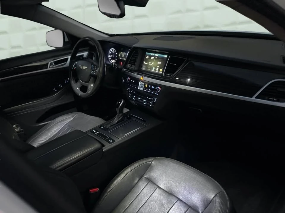 2015 Hyundai Genesis - Image 16 of 20