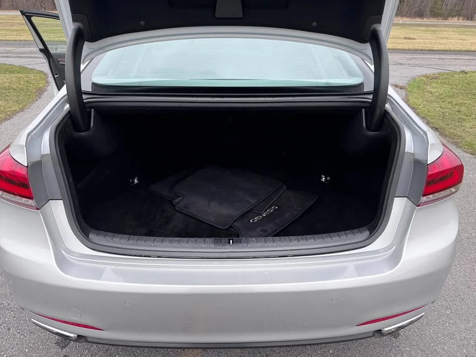 2015 Hyundai Genesis - Image 9 of 17
