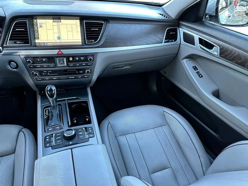 2015 Hyundai Genesis - Image 13 of 20