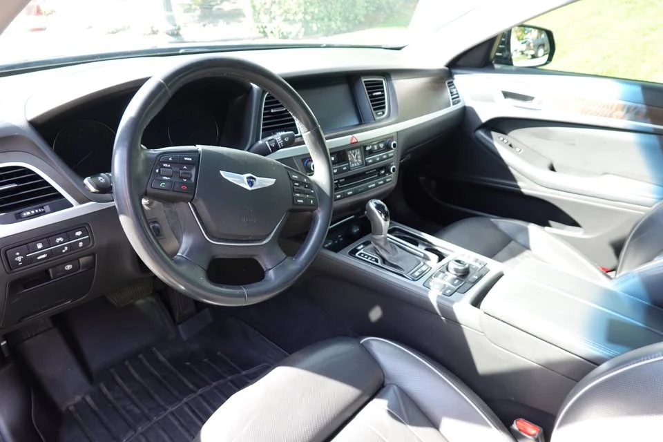 2015 Hyundai Genesis - Image 7 of 14