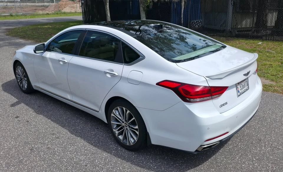 2015 Hyundai Genesis - Image 7 of 20