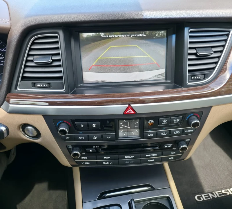 2015 Hyundai Genesis - Image 13 of 20