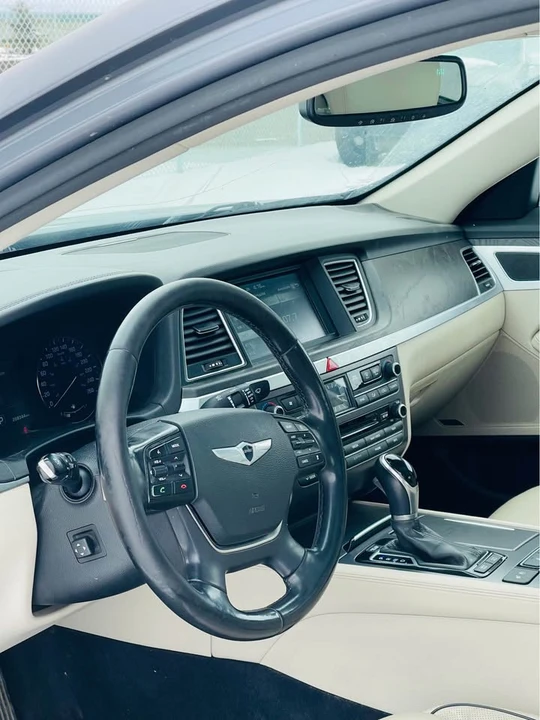 2015 Hyundai Genesis - Image 14 of 20