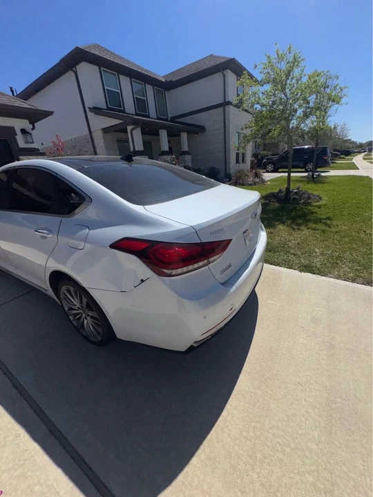 2015 Hyundai Genesis - Image 5 of 10