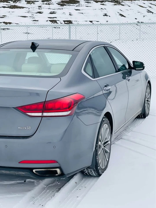2015 Hyundai Genesis - Image 8 of 20