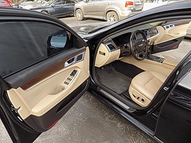 2015 Hyundai Genesis - Image 9 of 20