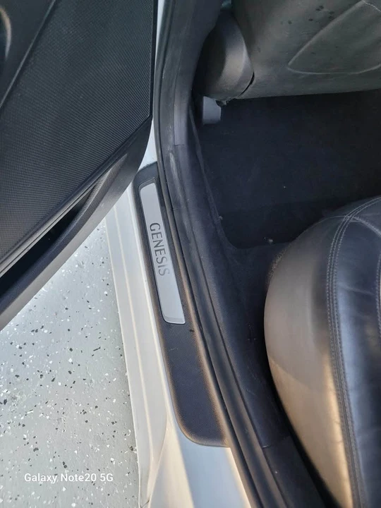 2015 Hyundai Genesis - Image 8 of 12