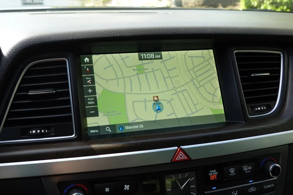 2015 Hyundai Genesis - Image 9 of 14