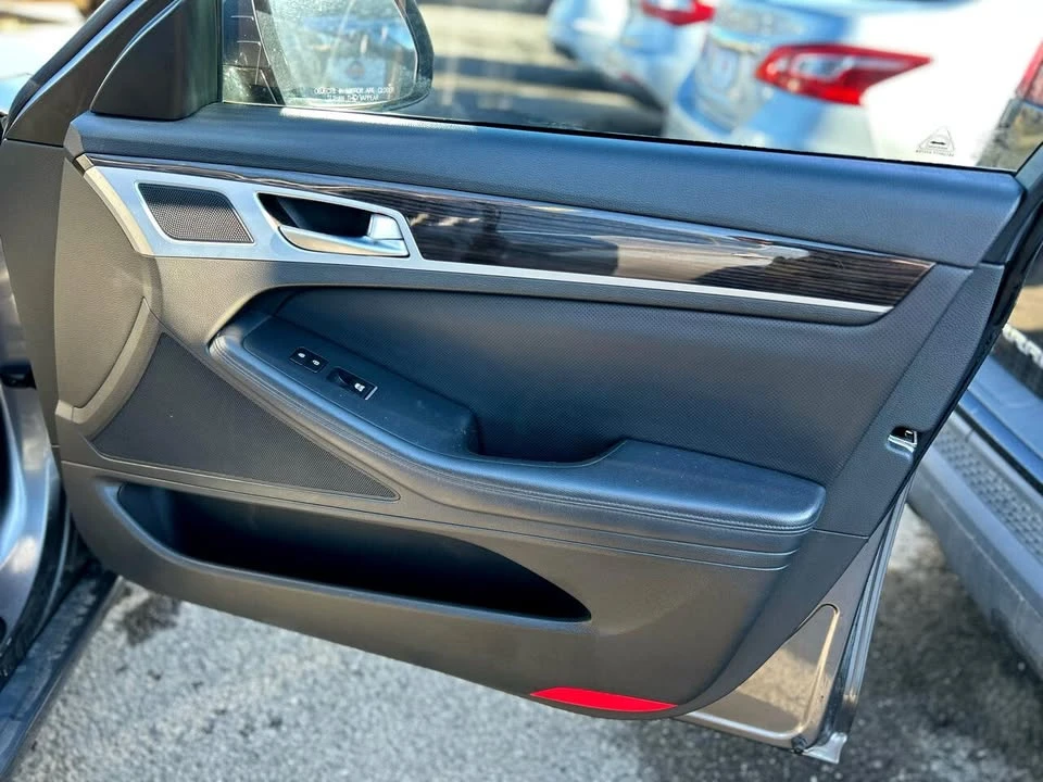 2015 Hyundai Genesis - Image 9 of 20