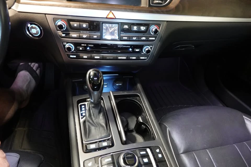 2015 Hyundai Genesis - Image 11 of 14