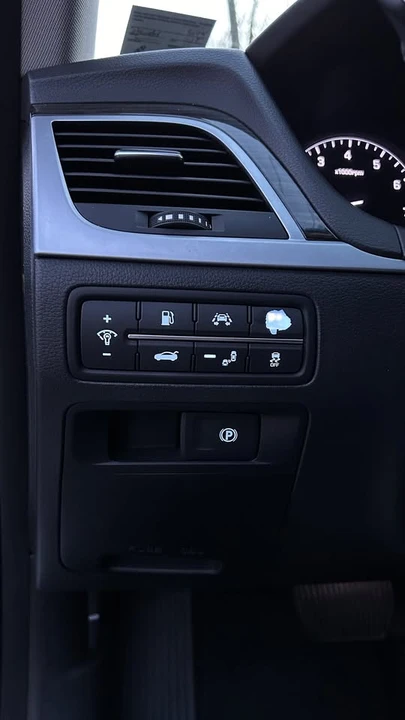 2015 Hyundai Genesis - Image 19 of 19