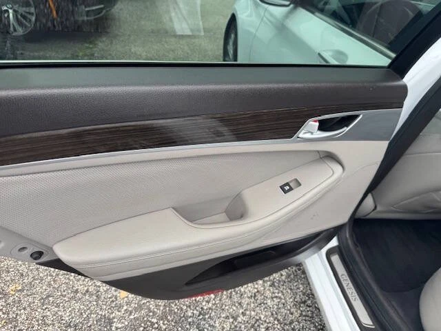 2015 Hyundai Genesis - Image 11 of 16