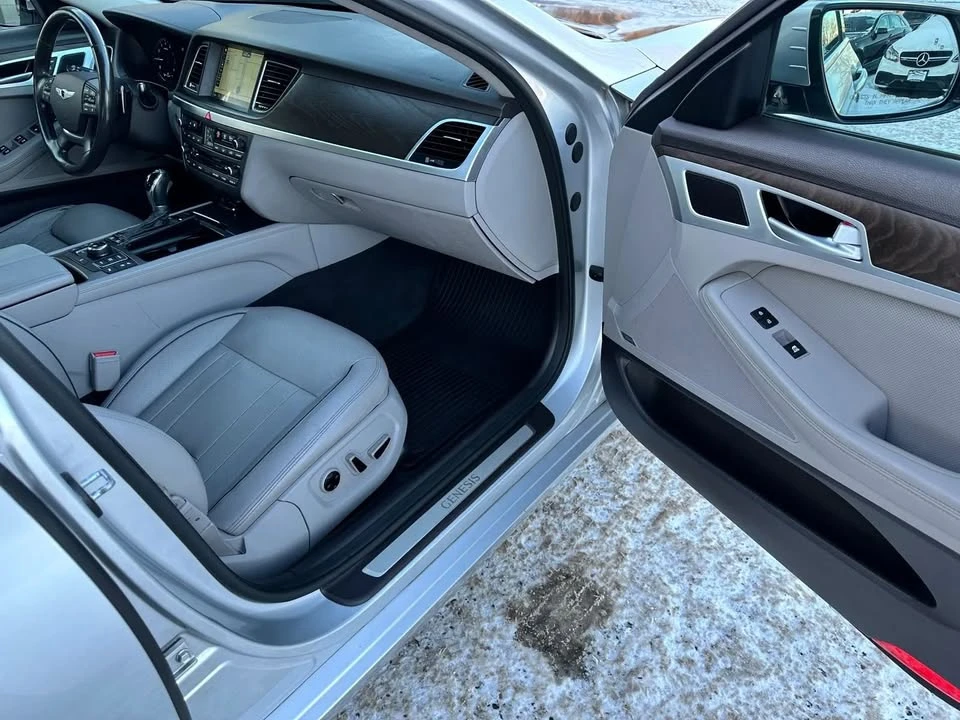 2015 Hyundai Genesis - Image 19 of 20