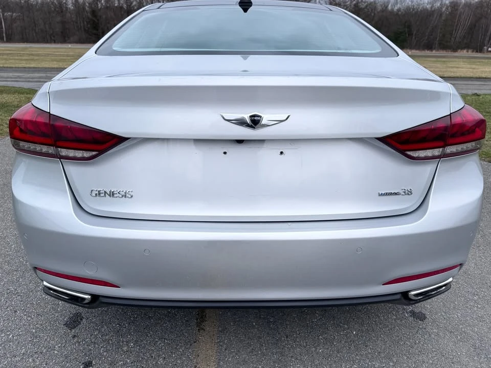 2015 Hyundai Genesis - Image 11 of 17