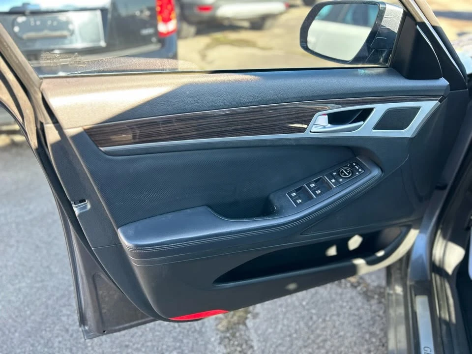 2015 Hyundai Genesis - Image 16 of 20