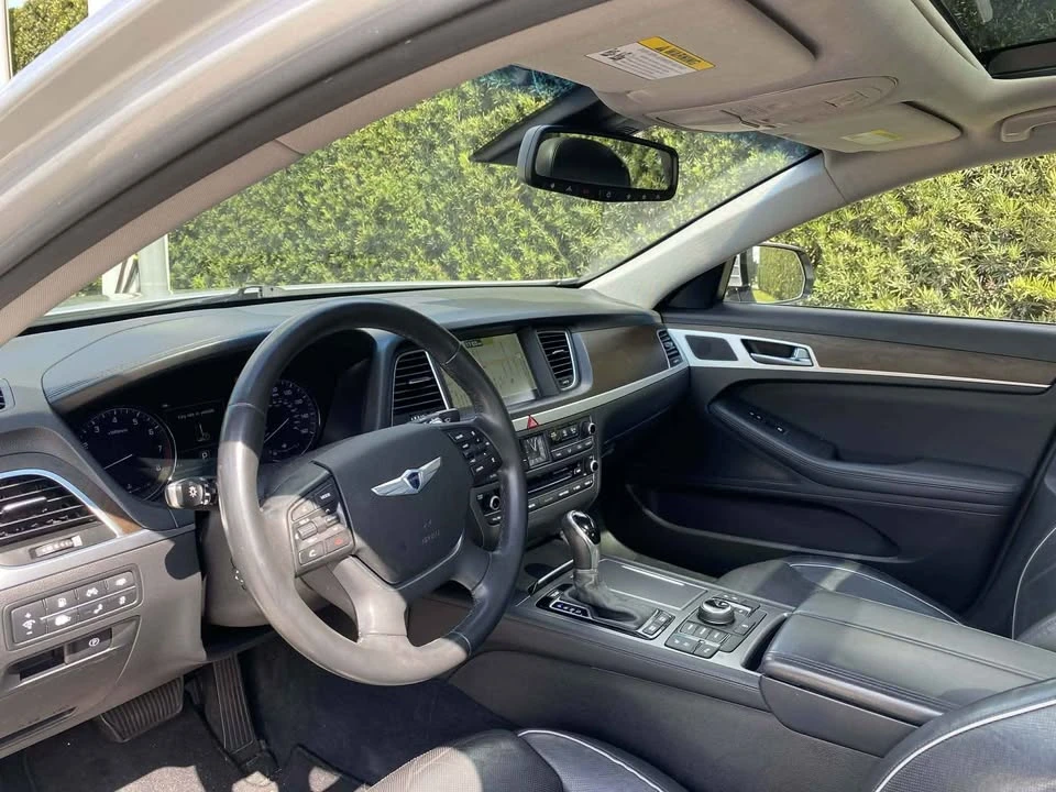 2015 Hyundai Genesis - Image 14 of 20