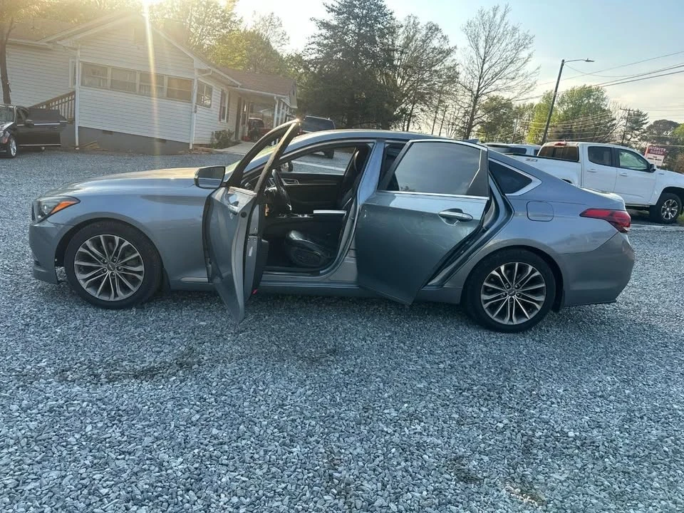 2015 Hyundai Genesis - Image 8 of 10