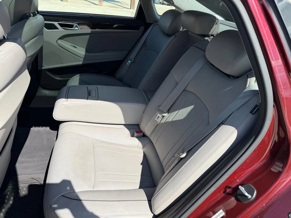 2015 Hyundai Genesis - Image 14 of 16