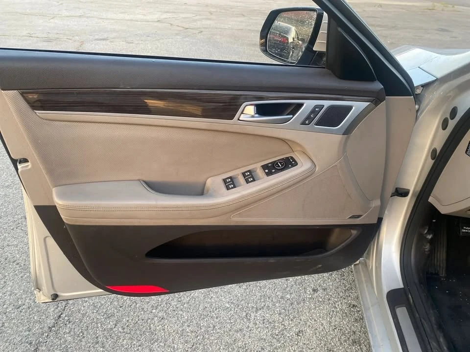 2015 Hyundai Genesis - Image 7 of 19