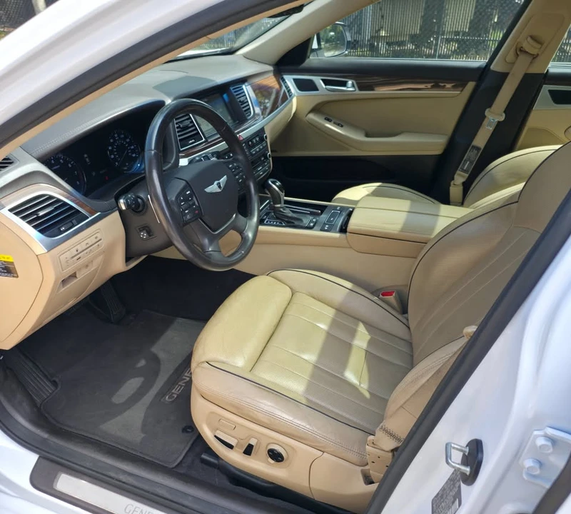 2015 Hyundai Genesis - Image 8 of 20